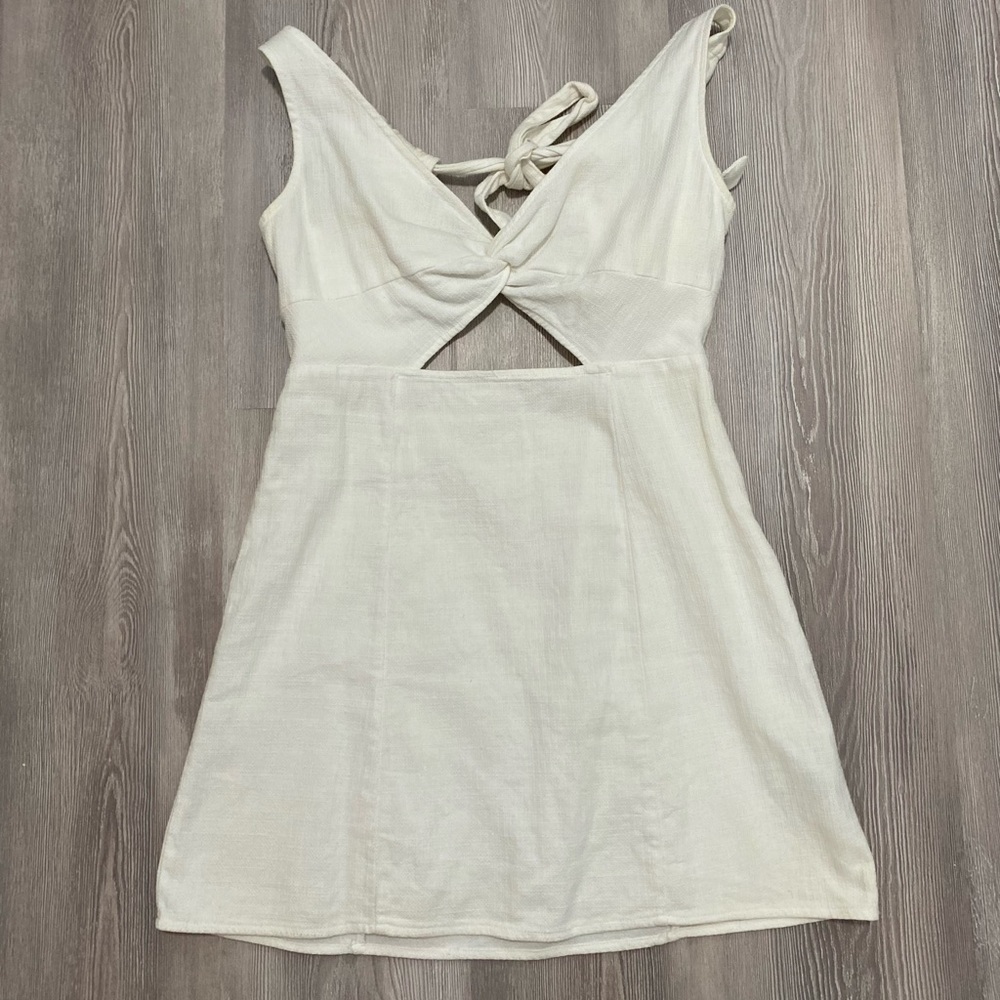 Forever 21 Medium white unique dress - read